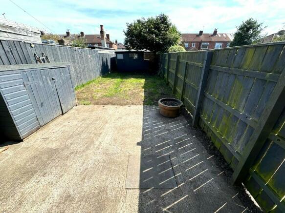 ENCLOSED REAR GARDEN