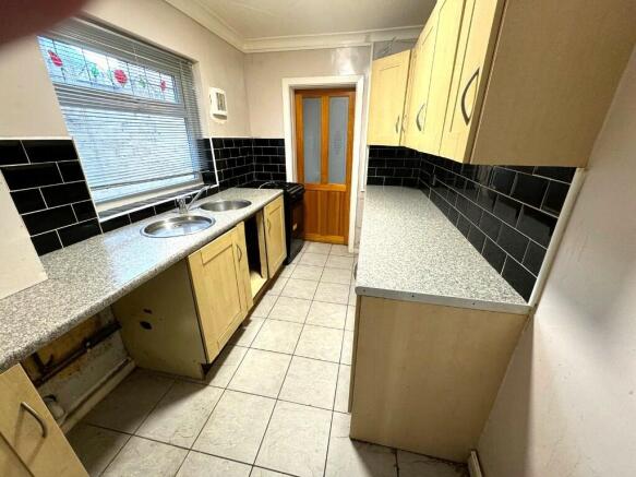 FITTED KITCHEN