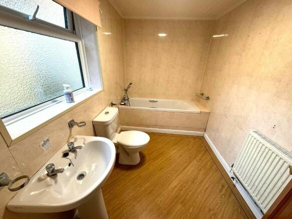 FAMILY BATHROOM