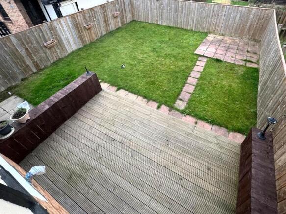 ENCLOSED REAR GARDEN
