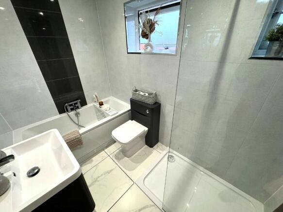 LUXURY BATHROOM