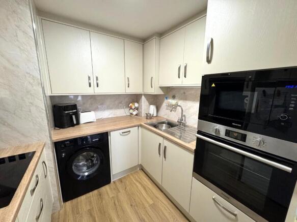 MODERN KITCHEN