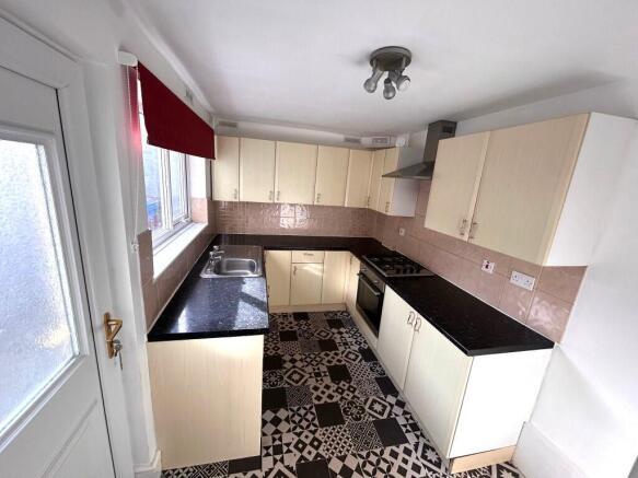 FITTED KITCHEN