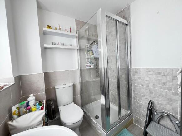 MASTER ENSUITE