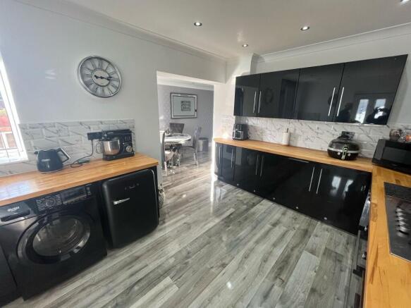 KITCHEN TO DINER
