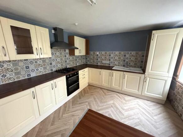FITTED KITCHEN