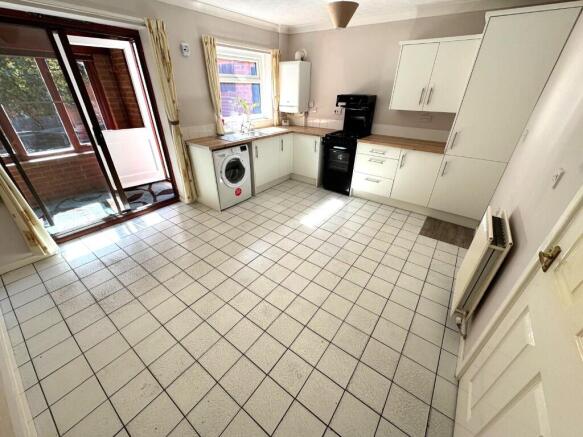 KITCHEN / DINER