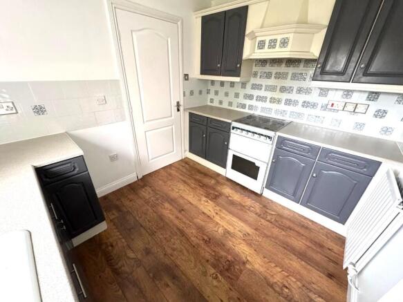 FITTED KITCHEN