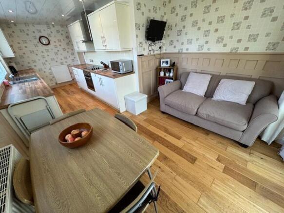 KITCHEN / DINER