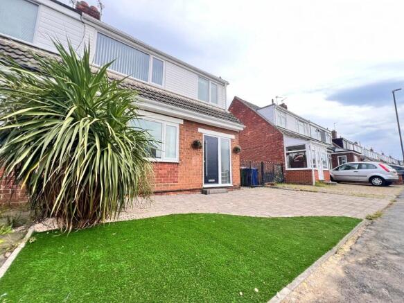 FRONT GARDEN