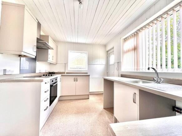 FITTED KITCHEN
