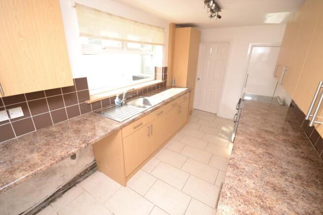 FITTED KITCHEN