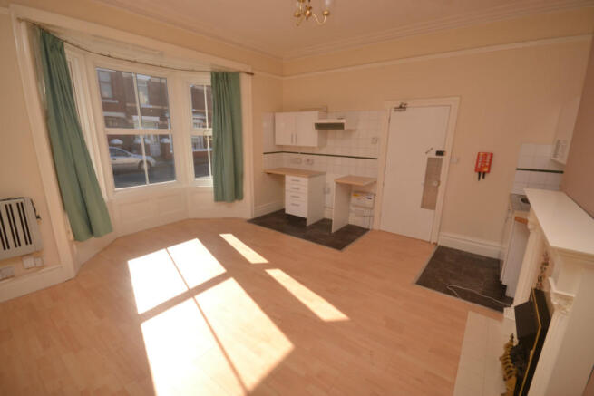 LOUNGE/KITCHEN