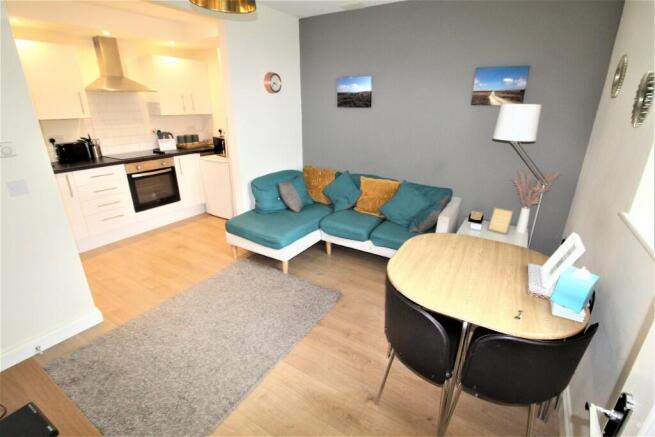 LOUNGE / KITCHEN