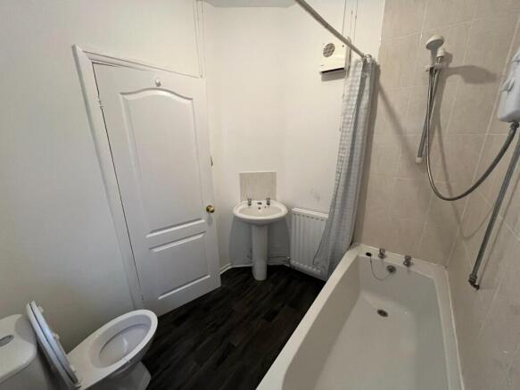 BATHROOM / WC