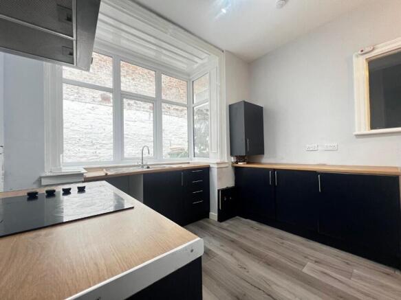 FITTED KITCHEN