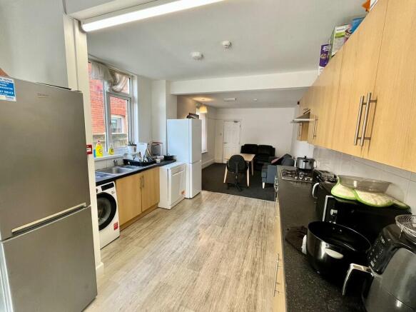 IMG-20251027-WA00...