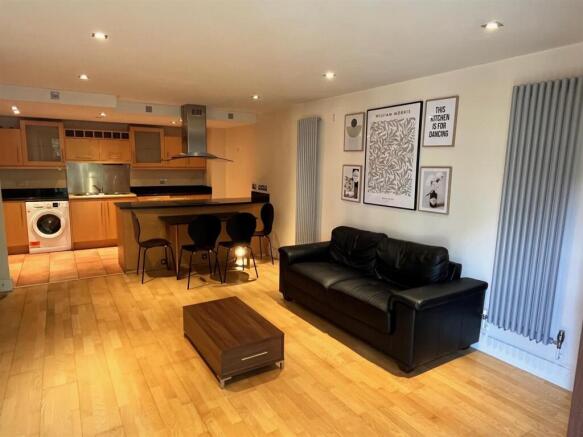 5 MHLIVING ROOM MAIN.jpg