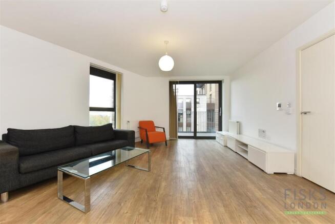 Flat 48 Kingfisher Heights (10).JPG