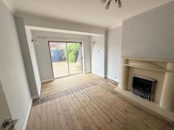 LOUNGE / DINING ROOM