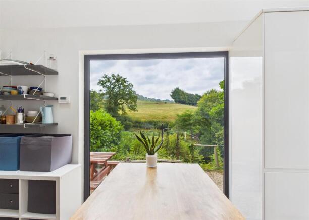 CAM02803G0-PR0220-STILL003 Kitchen view b.jpg