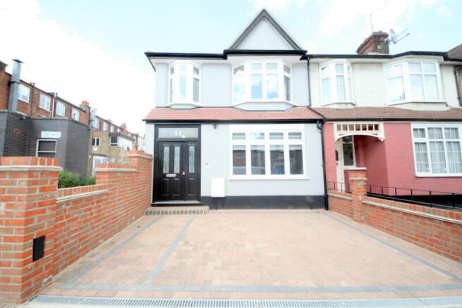 5 bedroom Semi-Detached house for rent