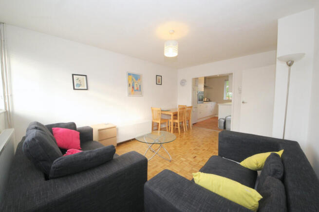 2 bedroom Maisonette for rent