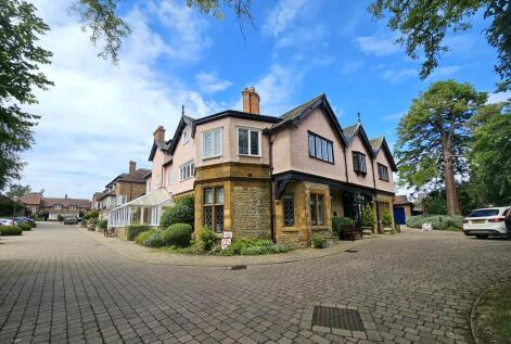 College House, High Street