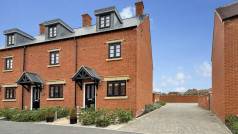 Rosalind Way, Brackley