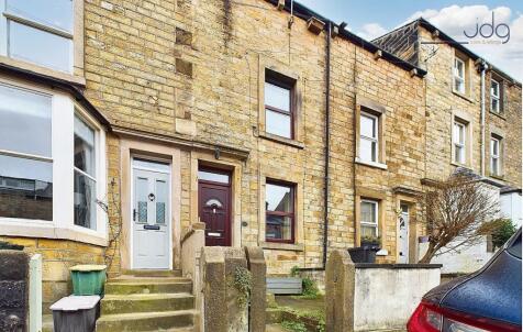 Windermere Road, Freehold - a home with 3 double bedrooms and superb garden