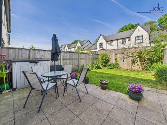 Enclosed Garden with Lawn and paved patio