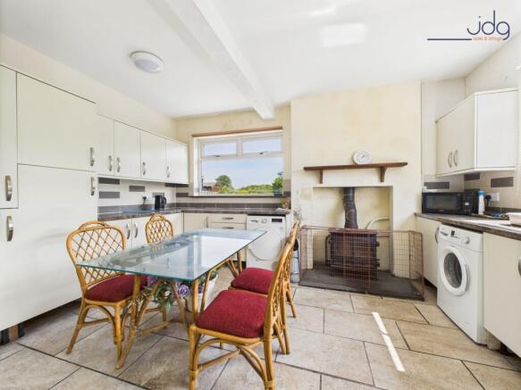 Bright Spacious Kitchen