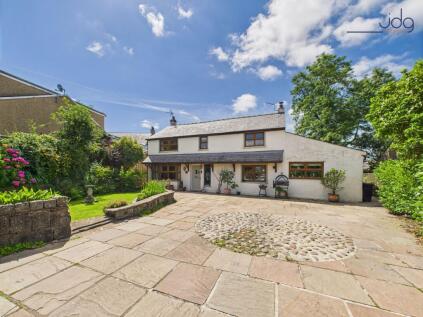Chapel Lane | Spacious village home with character features!
