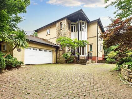 Squirrel Chase, Haverbreaks | A stunning detached home in a leafy setting