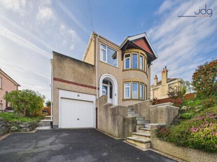 Barley Cop Lane, Lancaster | Generous Four-Bed Home with Landscaped Gardens and Garage