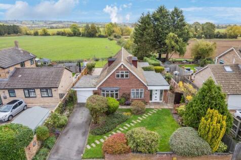 College Crescent, Oakley, HP18