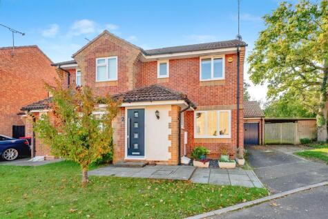 Mayes Close, Maidenbower, Crawley