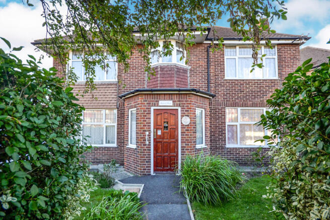 4 Bedroom Detached House For Sale In Bowood Avenue Eastbourne Bn22