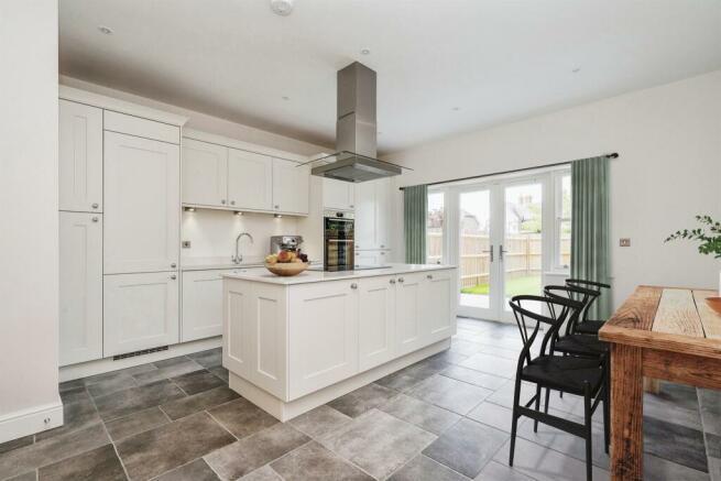 Kitchen/family Room 