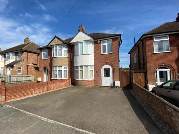 3 Bedroom Semi Detached House For Sale In Elmcroft Road Ipswich Ip1