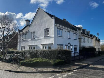 Pondside, Haywards Heath