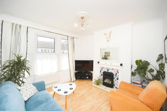 2 bedroom flat for sale in Goldstone Road, Hove, BN3