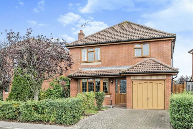 3 bedroom detached house for sale in Long Barrow Drive North