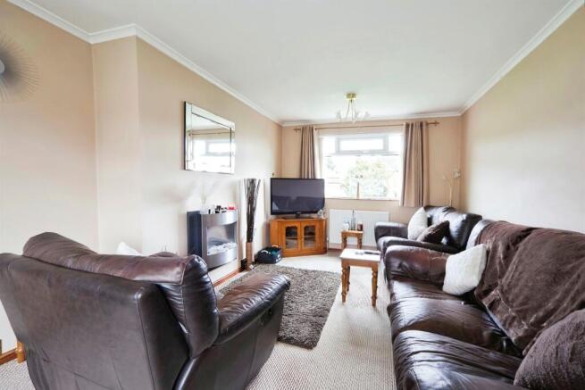 2 bedroom semi-detached house for sale in Acres Hall Crescent, Pudsey, LS28