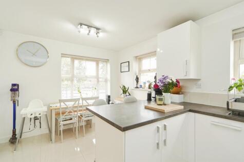 Holts Crest Way, Leeds