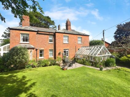 The Avenue, Tiverton