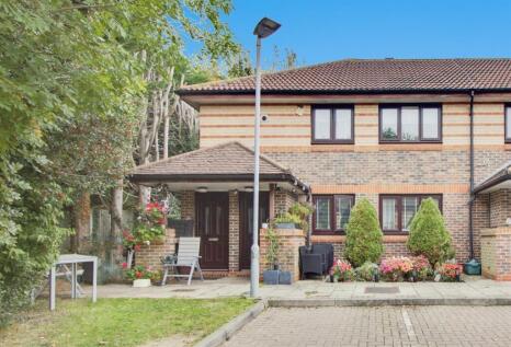 Woodpecker Close, Hatfield