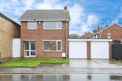 Royal Oak Court, Edwinstowe, Mansfield