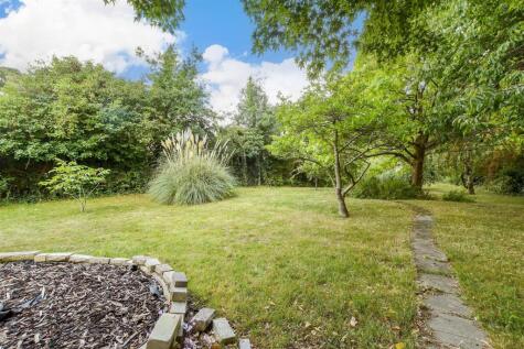 Cheyne Walk, Horley, Surrey