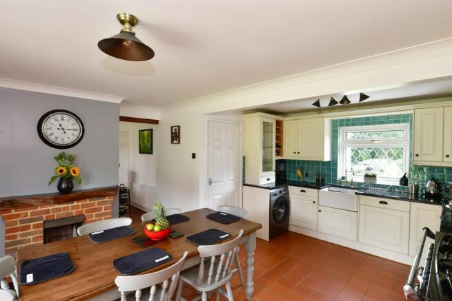 Kitchen/Breakfast Area